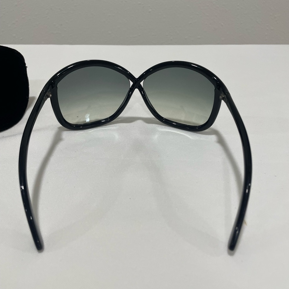 Chic Black Sunglasses